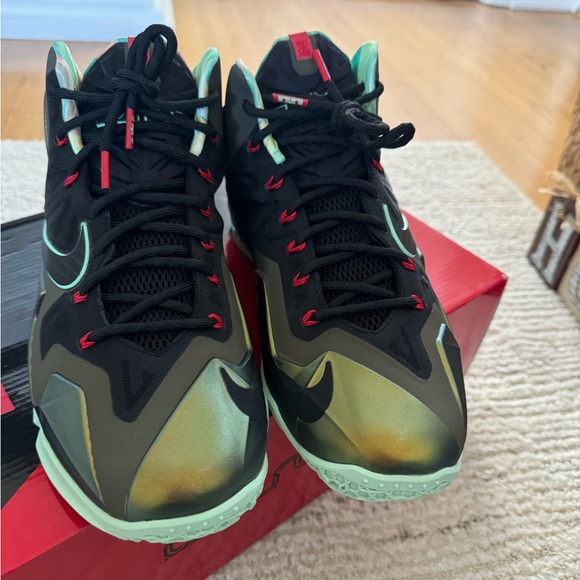 Nike lebron mens shoes size 10 - Picture 7 of 8